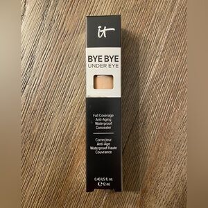 It Cosmetics Bye Bye Under Eye Color Medium NWT Never used